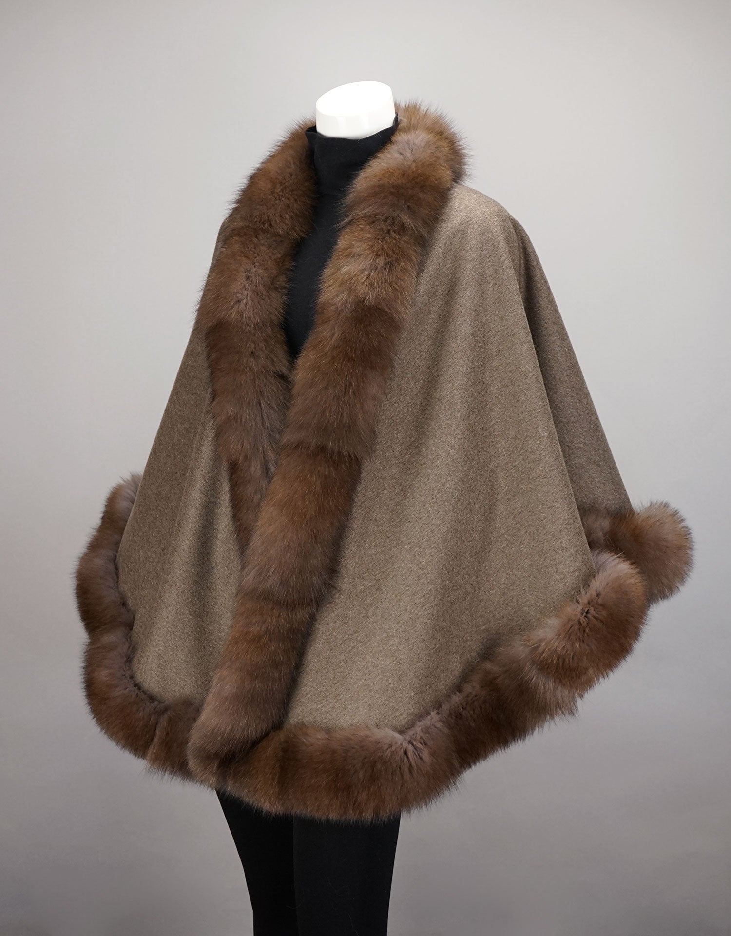 Loro Piana Medium Round Cape- Ivory - Snowflake