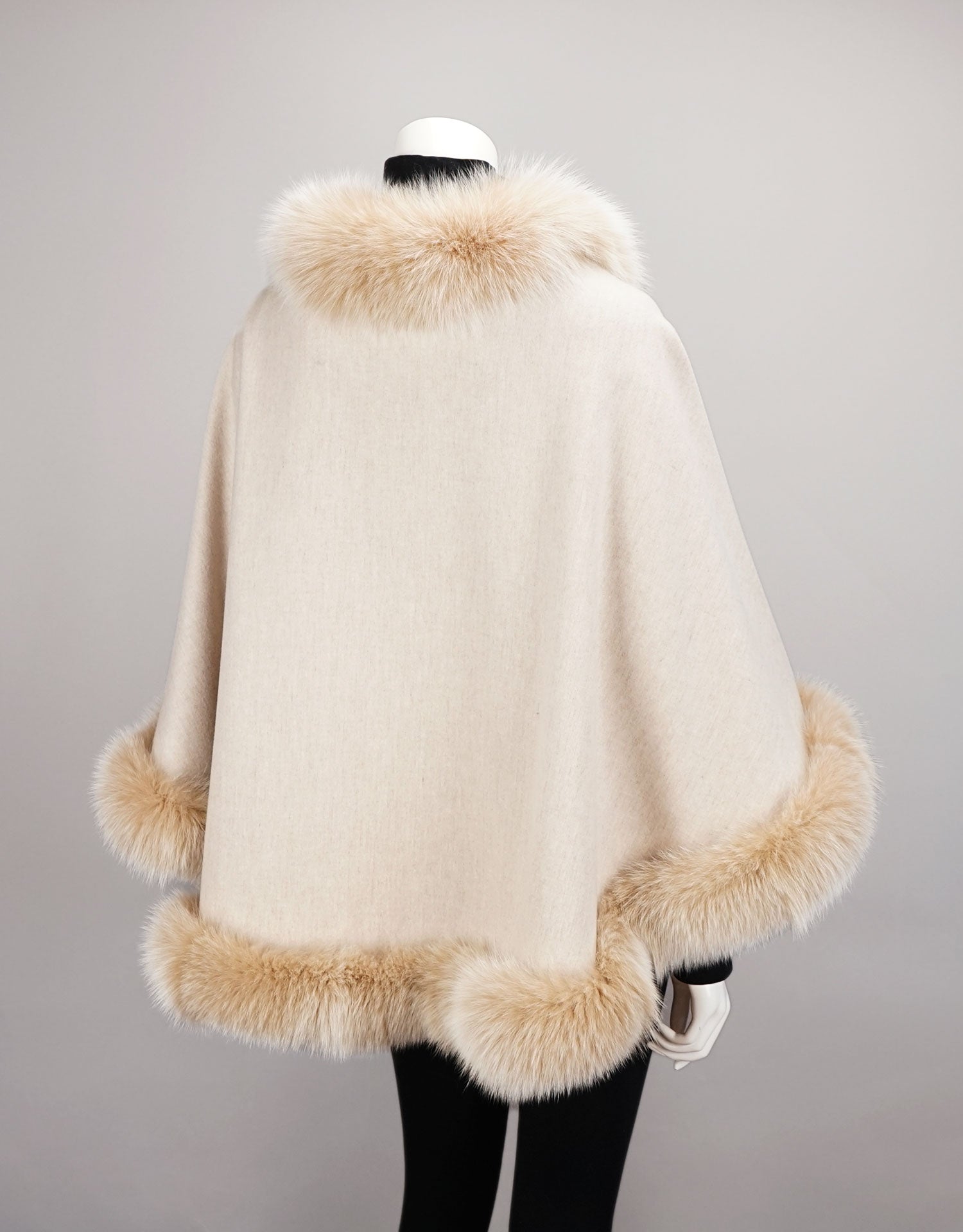 Loro Piana Medium Round Cape- Ivory - Snowflake