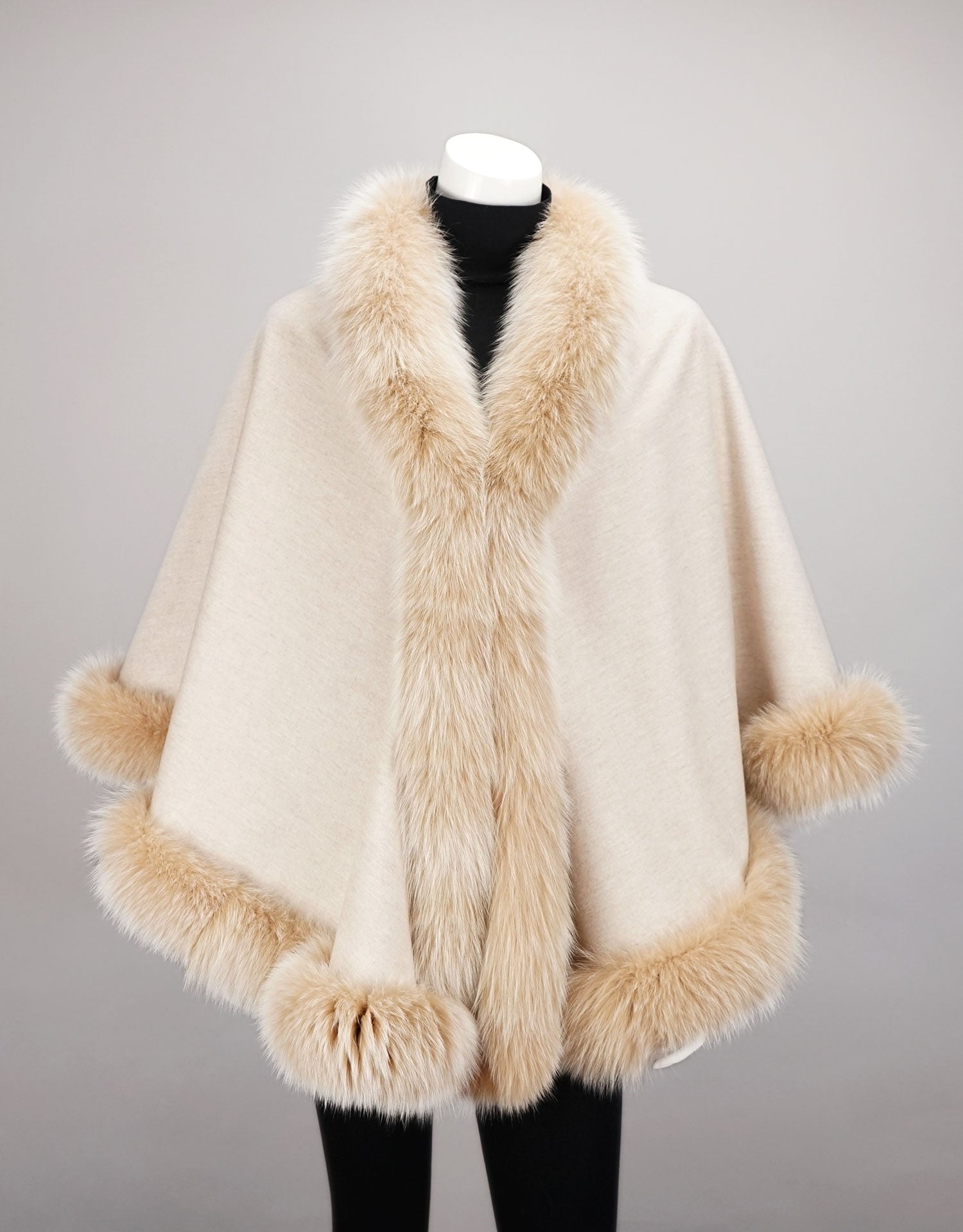 Loro Piana Medium Round Cape- Ivory - Snowflake